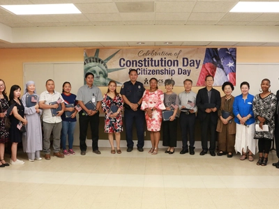 헌법의 날에 시민권 수여식