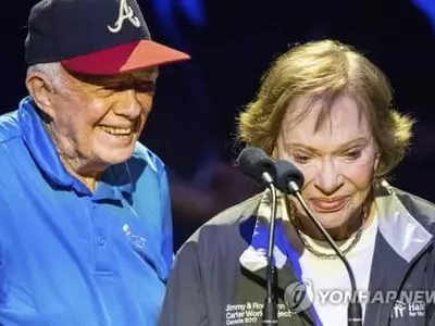 카터 전 대통령, 낙상으로 14바늘 꿰매고도 봉사행사 참석