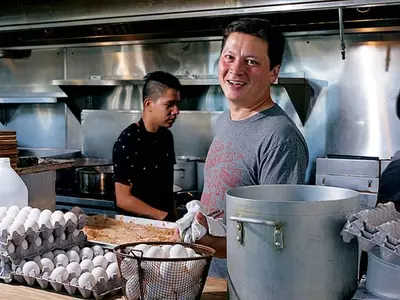 계란 삶기·껍질 까기… 가장 완벽한 방법은