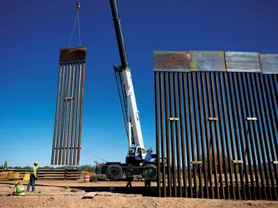 30피트 초대형 국경장벽 건설