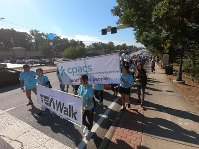 아시안 이민자들 뷰포드 하이웨이 가득 메웠다