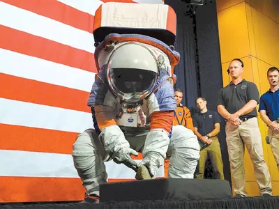 〈사진〉 달 암석 채굴도 가뿐히... 차세대 우주복