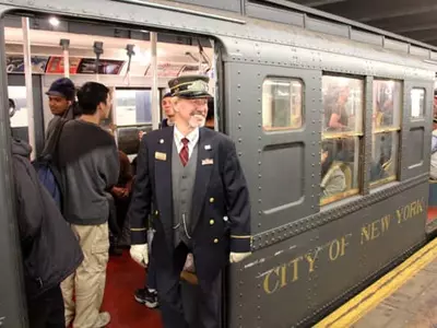 1916~1925년 빈티지 열차 지하철 개통 115주년 기념 운행