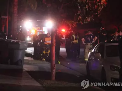 가족들 풋볼 관람하던 주택 뒷뜰서 또 총격 사건…4명 사망