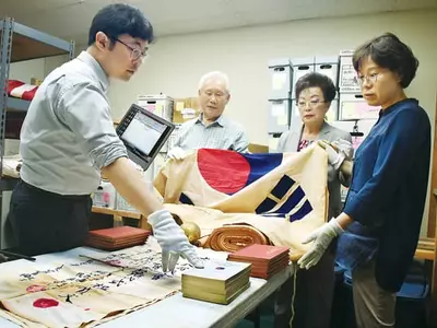 “유물 한점한점 조국애 묻어나”