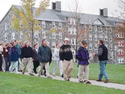 관심있는 학과 방문 교수와 대화도 나눠라