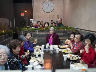 〈사진〉 한인노인대학 "내년 3월에 다시 만나요"