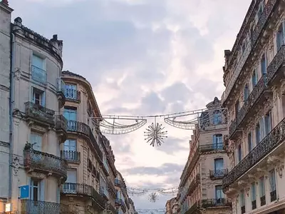 ‘올드&뉴’공존… 중세건물 곳곳 젊음이 흐른다