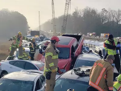 〈사진〉안개 낀 '블랙아이스' 도로서 69중 추돌…최소 51명 부상