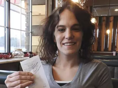 [이런 일도] ‘2,020달러 팁’ 새해선물 23.33달러 식사커플, 여종업원에