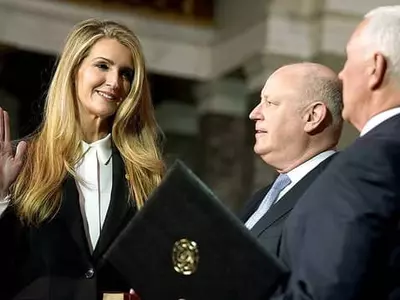 〈사진〉 켈리 로플러 연방상원의원 선서로 취임