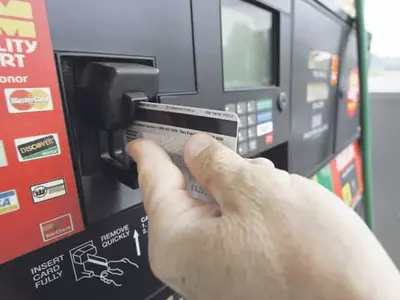 ‘칩카드용’ 펌프로 교체 코앞…주유소들 난감