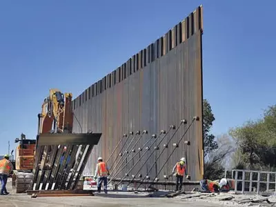 트럼프 국경장벽 건설 강행