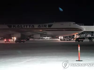 '우한 철수' 미국인 200명 귀국…캘리포니아 공군기지 창고 격리