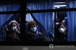 일본 크루즈선 '양성판정' 미국인 14명, CDC 반대에도 귀국