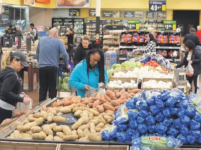 카드 쓰면 현금 낼 때보다 마켓지출 2배↑…과소비 부르는 샤핑습관
