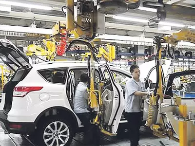 숫자로 본 코로나 충격… 중, 이달 승용차 판매 92%↓