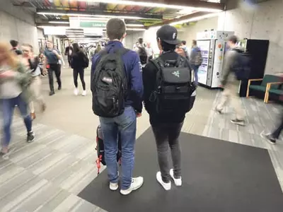 대선후보들 “학자금 빚 탕감” 공약 경쟁