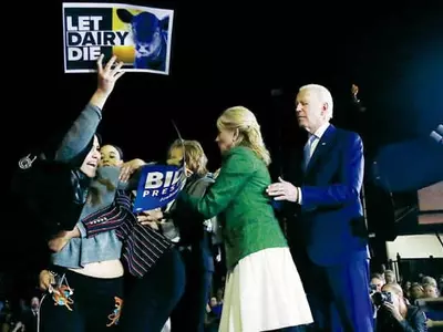 남편 지킨 바이든 부인…“영화 보디가드 연상”