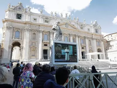 바티칸 삼종기도 포기… 이슬람 성지순례 금지…