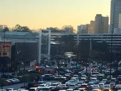 레녹스몰 총격사건 또 발생