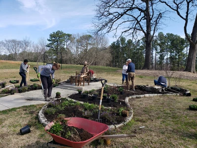 〈사진〉 평화의 소녀상 나비공원 봄맞이 꽃단장