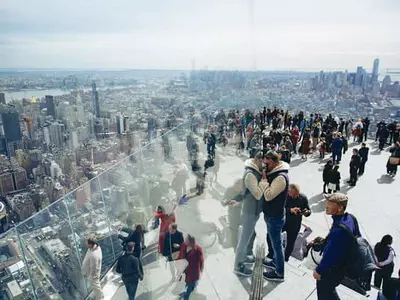맨해턴 새 명물 100층 전망대 ‘엣지’ 개관