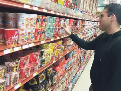 ‘간편식으로 최고’ 한국 라면 젊은층에 인기