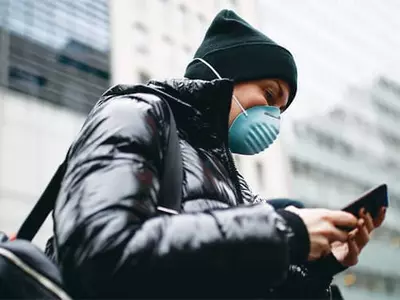 ‘바이러스 득실’스마트폰 자주 소독해야