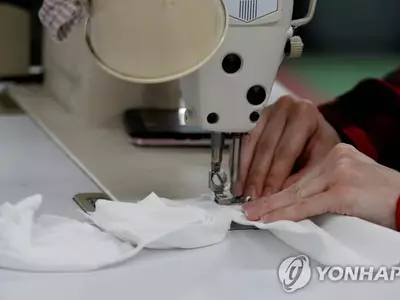 코로나19에 미국 섬유·의류업체들도 마스크 제작 나서