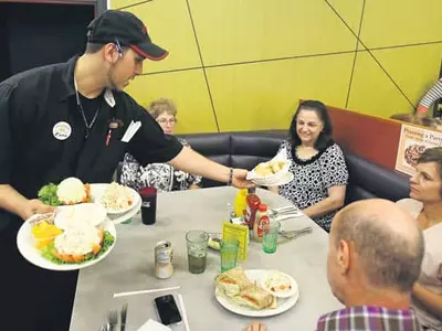 ‘코로나 해고’ 무턱대고 통보…소송 당할라