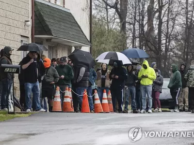 코로나19에 총 사재기하는 미국인…월별 신원조회 역대 최다