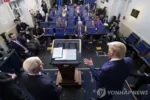 트럼프 “집중발병지역 국내선 운항 중단 검토…몇 주 끔찍할 것”