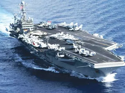 미 항모서 코로나 양성 급증, 승조원 3,700여명 하선 조치