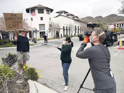 인터뷰 취재도 ‘거리유지’