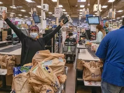타일러 페리, 크로거 쇼핑객 비용 전액 지불