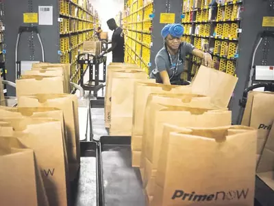 미 실직자들, 아마존 물류창고로 몰린다