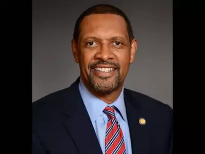 민주당 주하원의원 트럼프 공개지지 물의