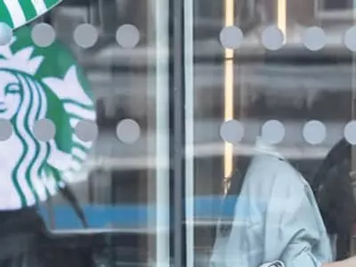 ‘주가 하락’ 스타벅스, 폐쇄 매장 다시 연다