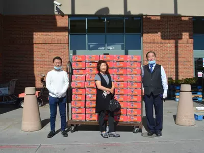 〈사진〉 장원정, 어려운 이웃에게 라면 50박스 전달