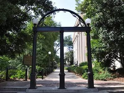 조지아대(UGA) 졸업식 10월로 연기