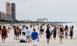 플로리다 해변 개방에 수백명 몰려…온라인서 '멍청이' 조롱
