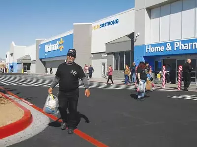 “의료진·시니어 고객, 샤핑 편하게 하세요”