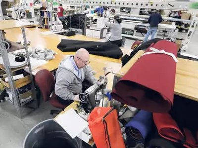 자바시장 “코로나 넘자” 마스크 생산