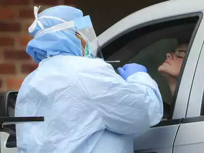 월그린도 알파레타에 드라이브 스루 검사소