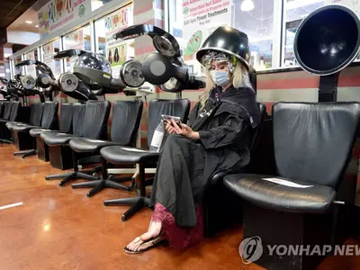 코로나19 환자 90만명…전 세계 사망자 넷 중 한명은 미국인