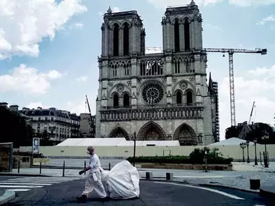 코로나로 중단된 노트르담성당 복구공사 재개