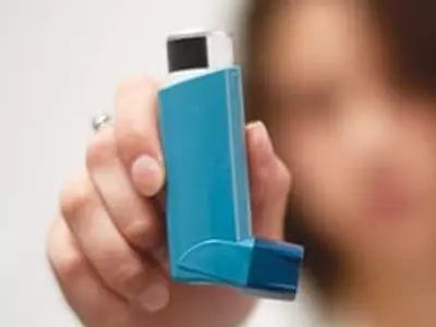 ‘쌕쌕~’천식, 먹는 약보다 뿌리는 치료가 효과적