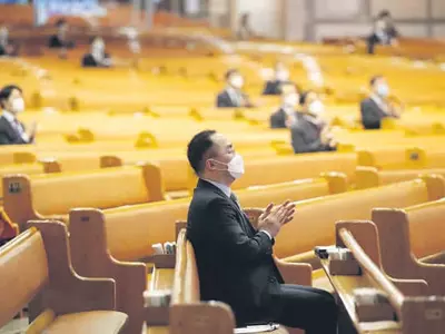 “40일 만에 성도들 얼굴 보니 너무 반갑네요”