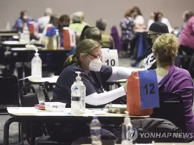 '너무 성급했나'…미, 미시간 등 일부 주서 확진자 재상승